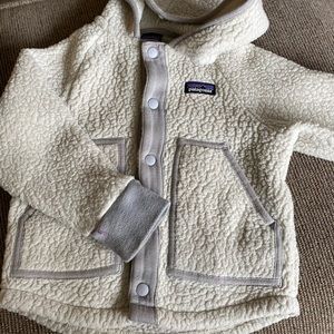 Oatmeal Patagonia light jacket. Size 3t.